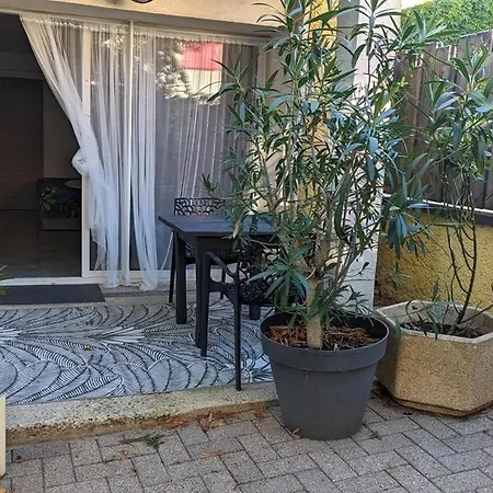 Апартаменты Studihotel Le Cosy Saint-Maurice-de-Gourdans