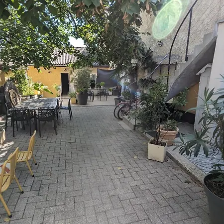 Studihotel Le Cosy Апартаменты Saint-Maurice-de-Gourdans