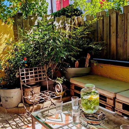 Studihotel Le Cosy Апартаменты Saint-Maurice-de-Gourdans