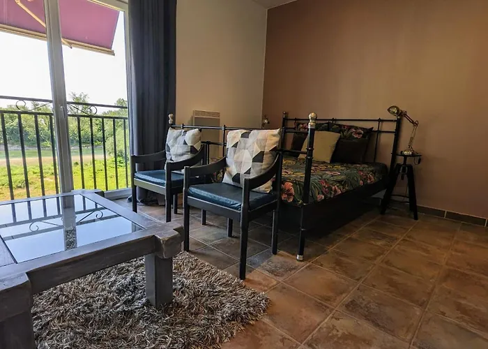 Studihotel Le Cosy Saint-Maurice-de-Gourdans