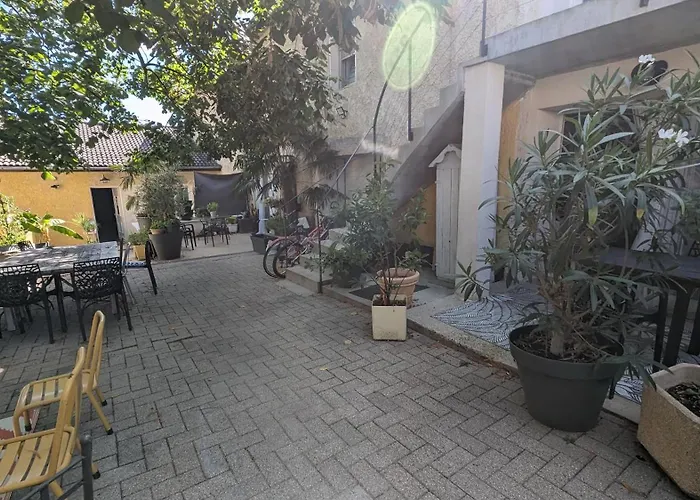 Studihotel Le Cosy Lejlighed Saint-Maurice-de-Gourdans