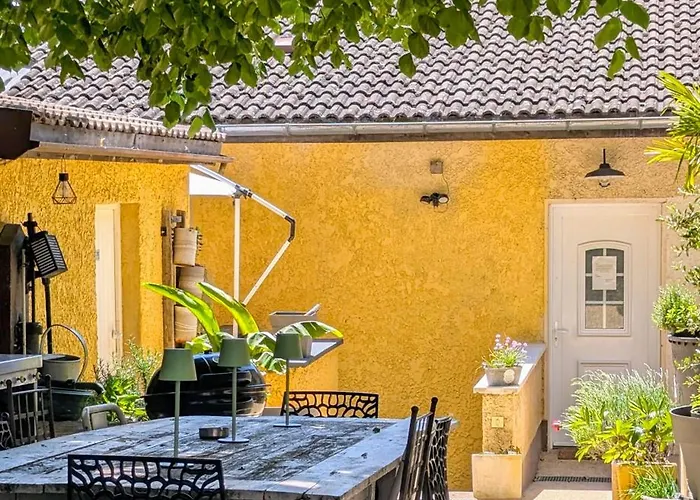 Studihotel Le Cosy Saint-Maurice-de-Gourdans